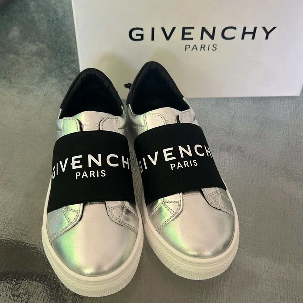 Givenchy Kids Sneakers - Picture 2 of 10